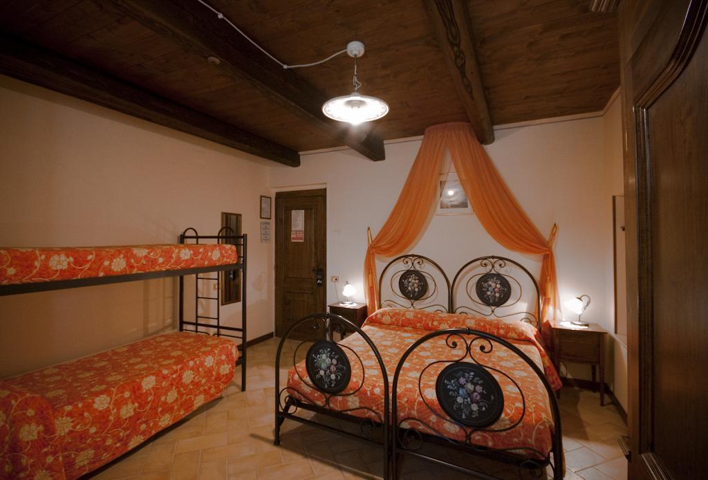 Agriturismo Vecchio Gelso Ortezzano Szoba fotó